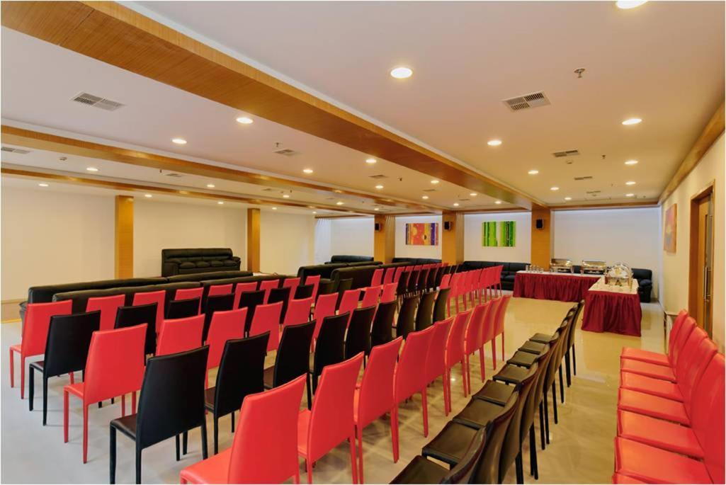 Hi 5 Hotel&Experience Nashik Exterior foto