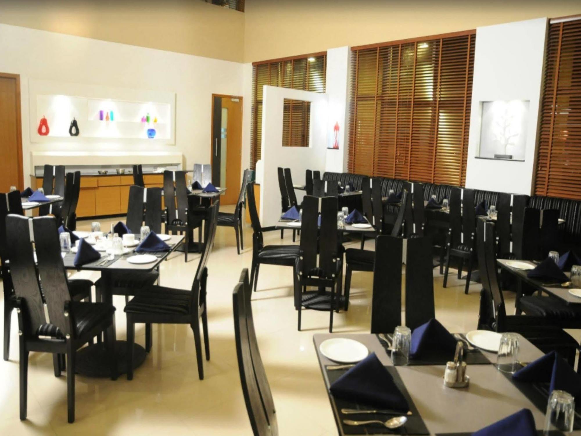 Hi 5 Hotel&Experience Nashik Exterior foto