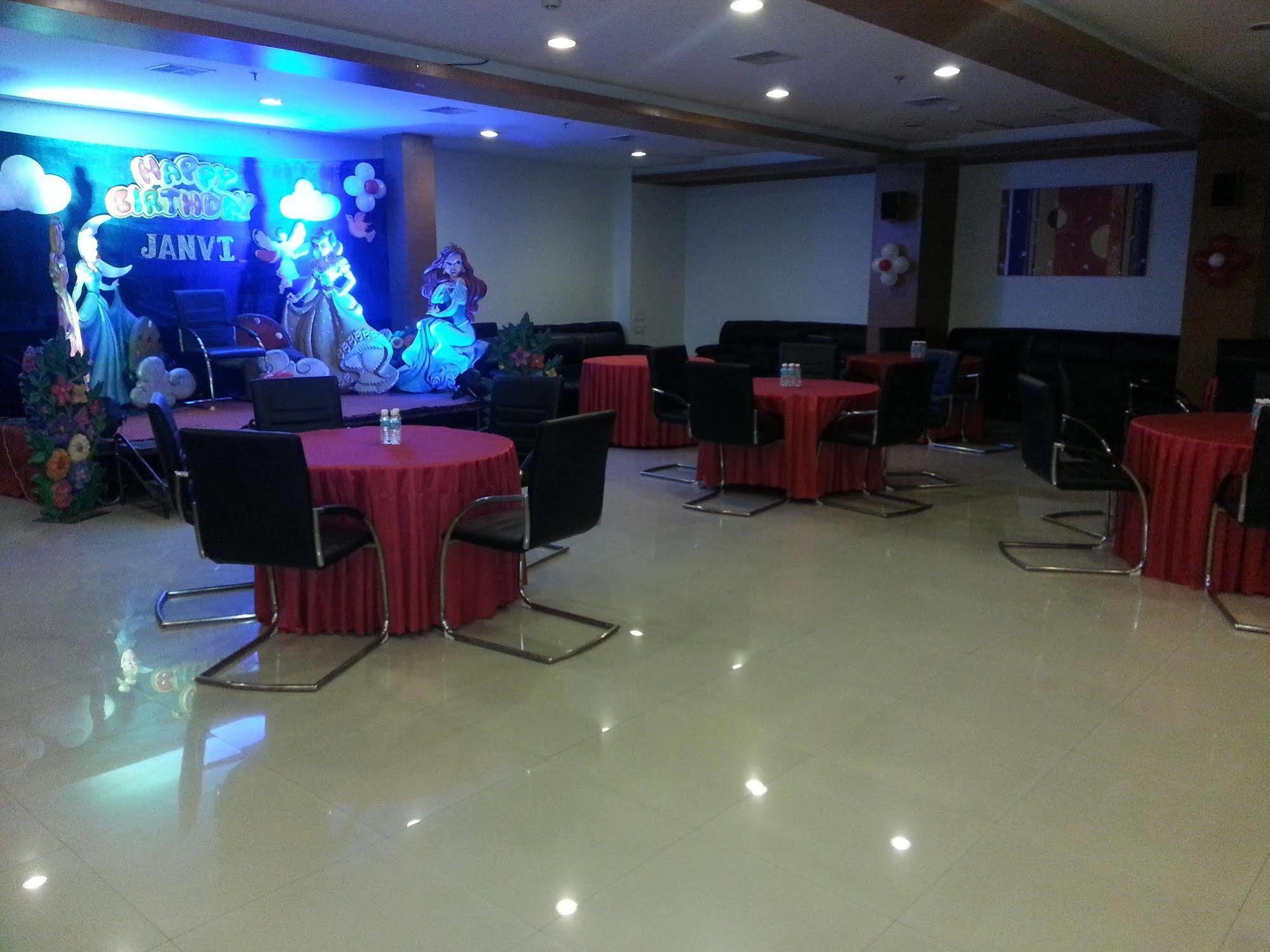 Hi 5 Hotel&Experience Nashik Exterior foto