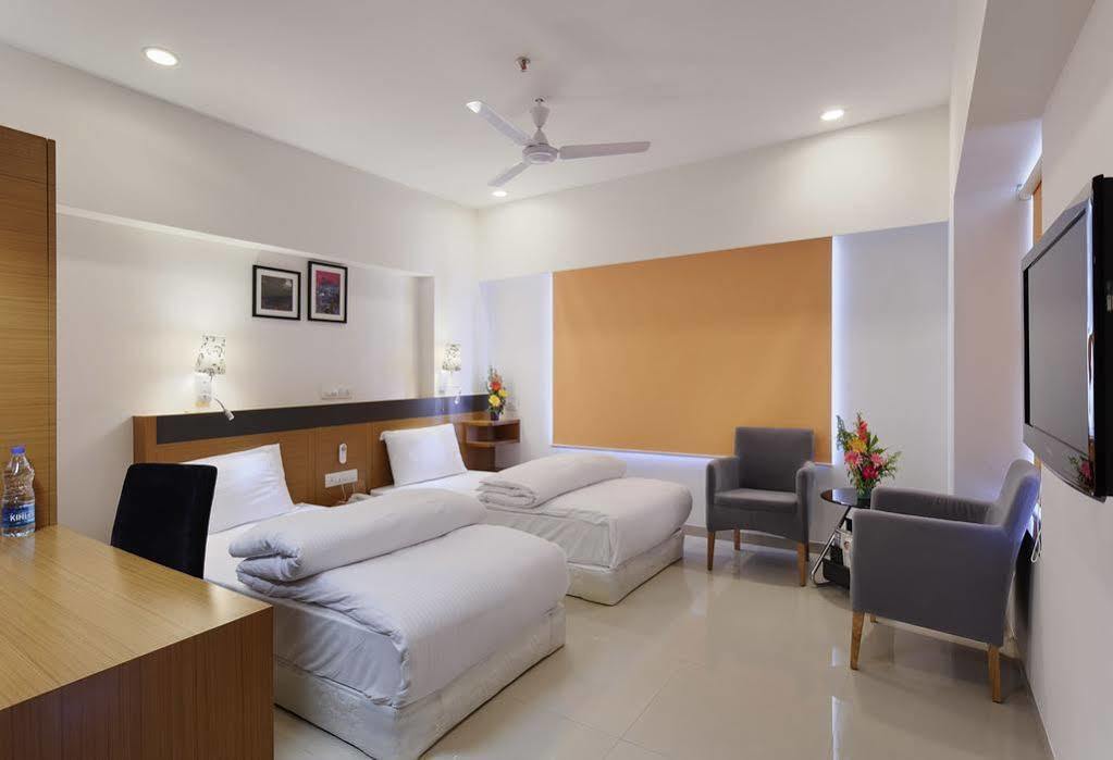 Hi 5 Hotel&Experience Nashik Exterior foto