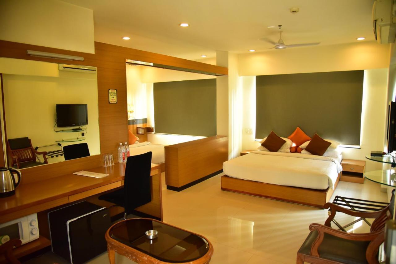 Hi 5 Hotel&Experience Nashik Exterior foto
