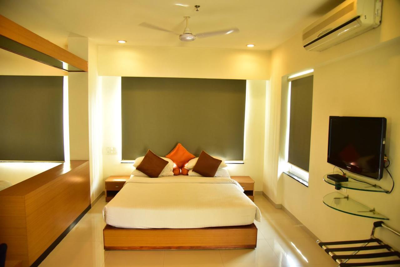 Hi 5 Hotel&Experience Nashik Exterior foto
