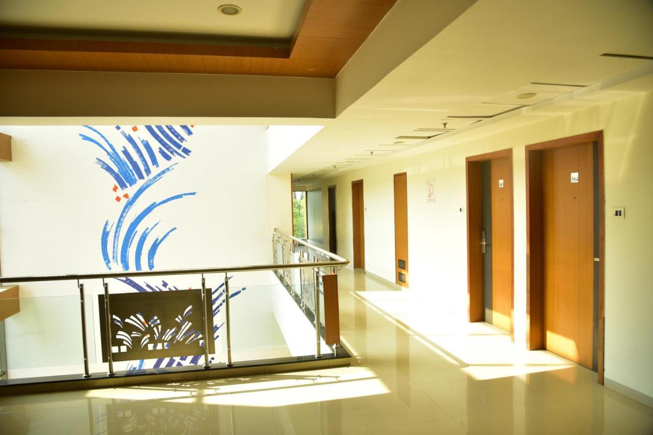 Hi 5 Hotel&Experience Nashik Exterior foto