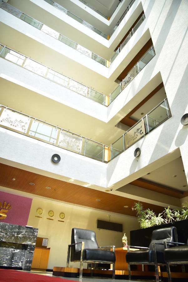 Hi 5 Hotel&Experience Nashik Exterior foto