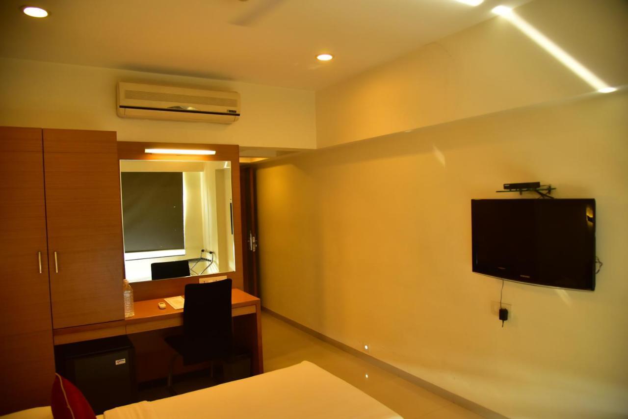 Hi 5 Hotel&Experience Nashik Exterior foto