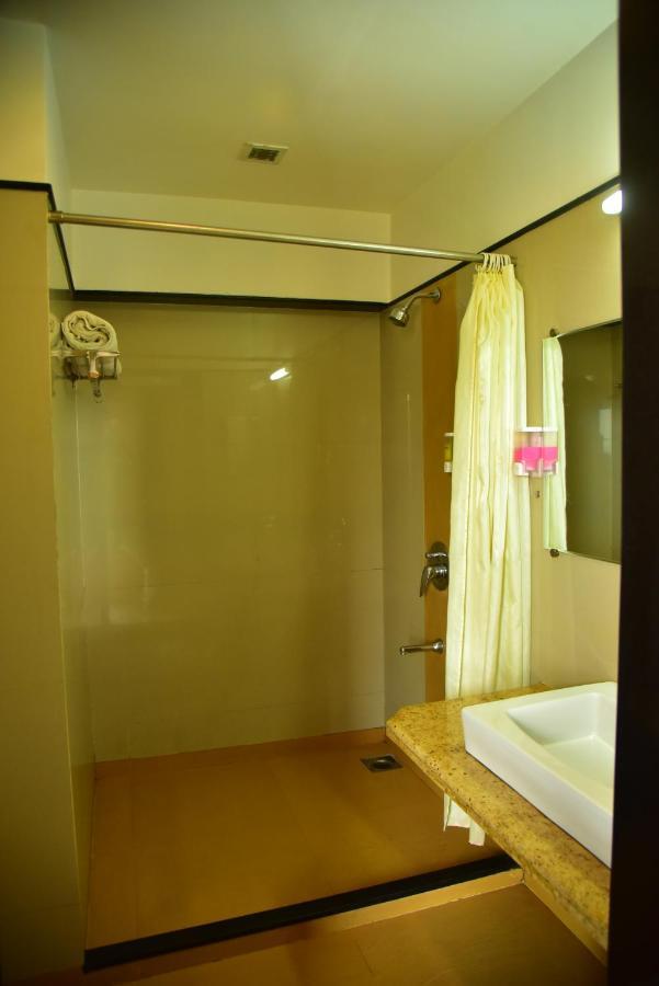 Hi 5 Hotel&Experience Nashik Exterior foto