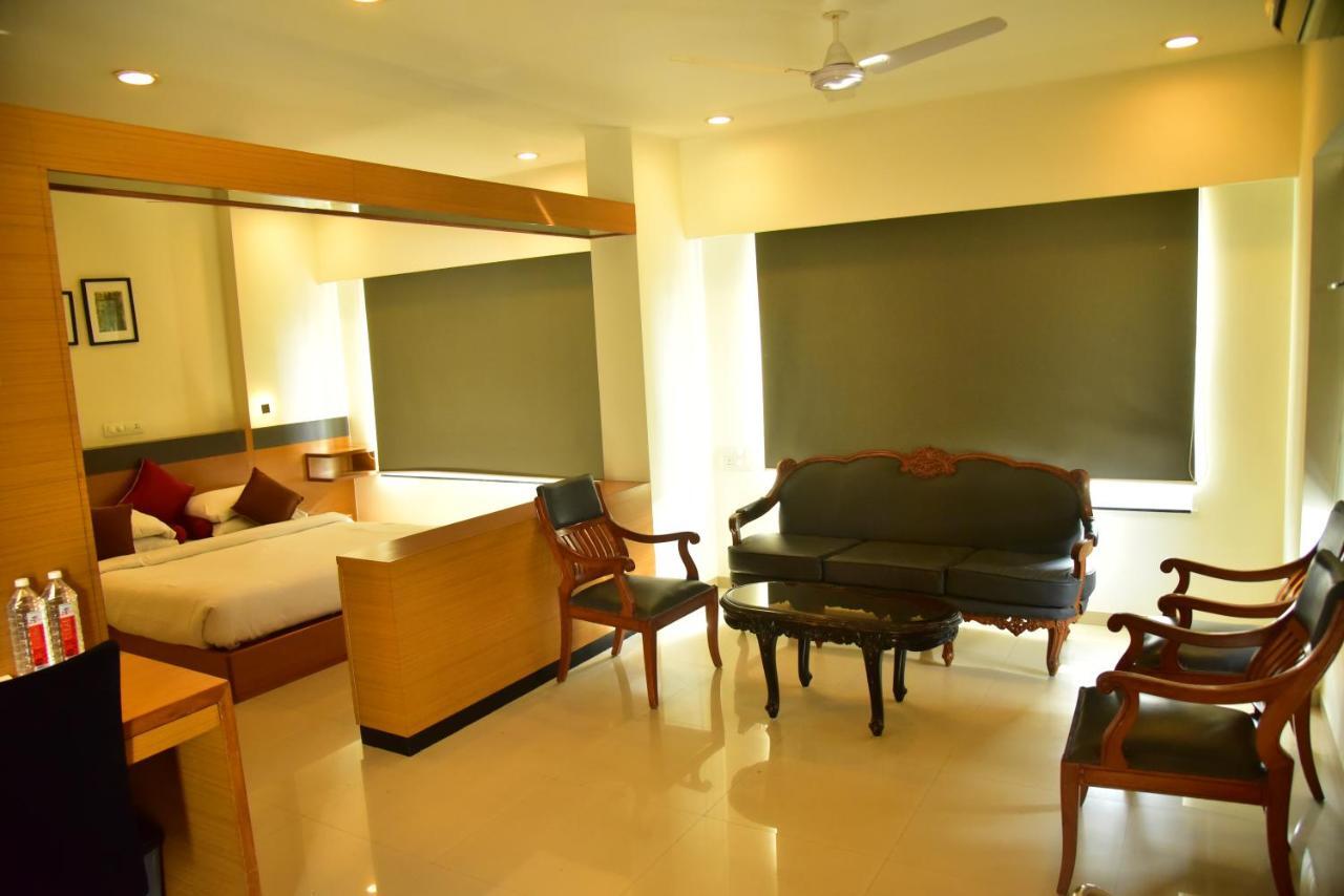 Hi 5 Hotel&Experience Nashik Exterior foto