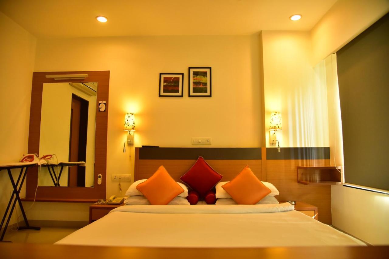 Hi 5 Hotel&Experience Nashik Exterior foto