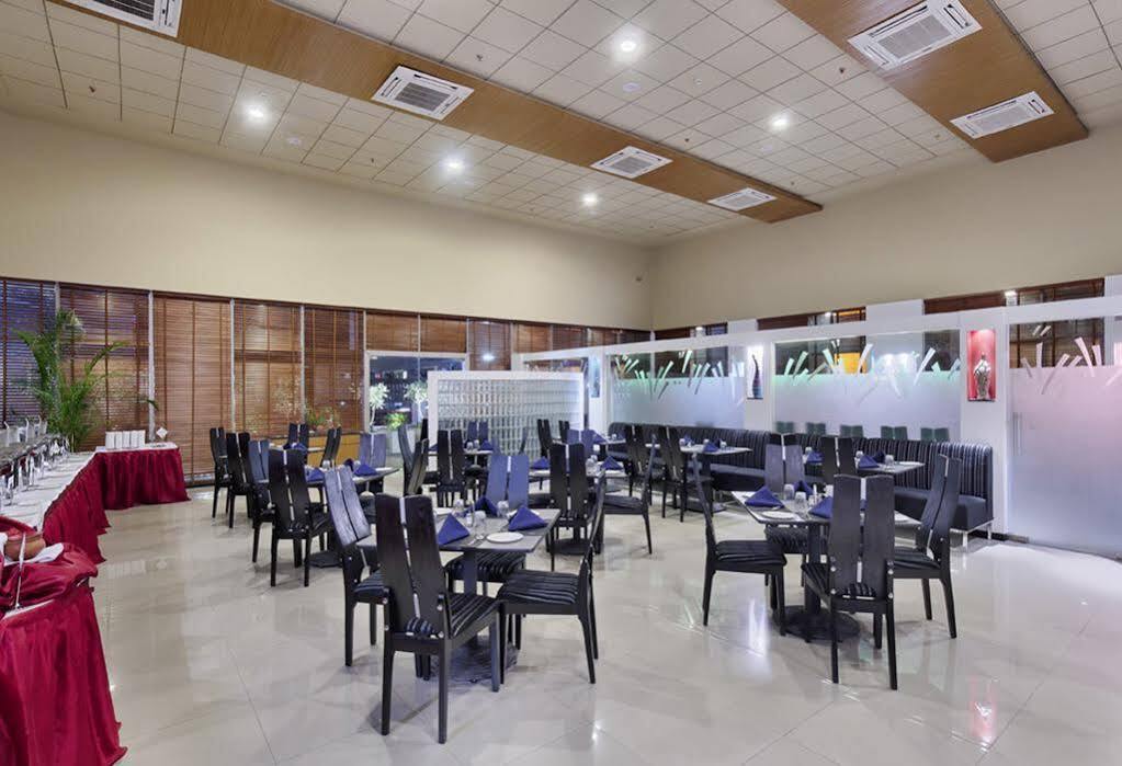 Hi 5 Hotel&Experience Nashik Exterior foto