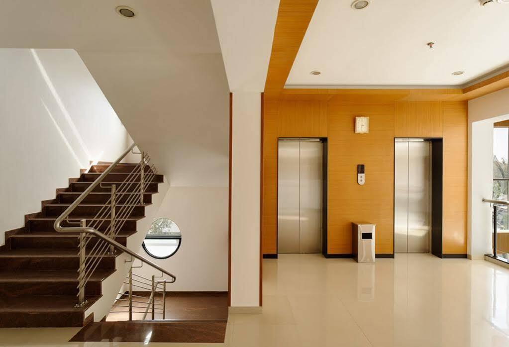 Hi 5 Hotel&Experience Nashik Exterior foto