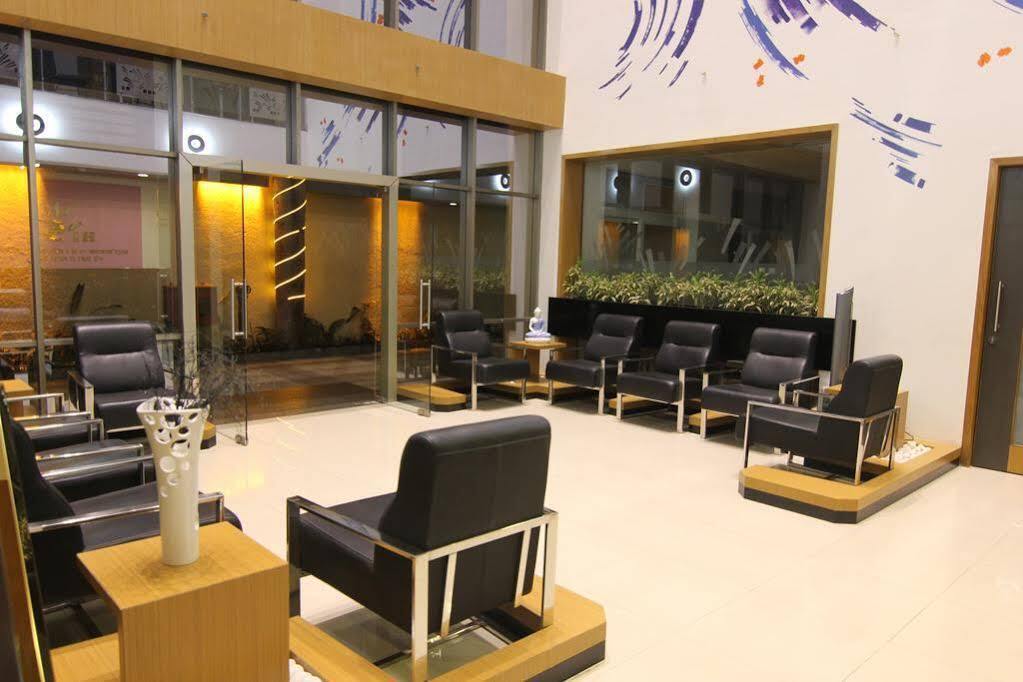 Hi 5 Hotel&Experience Nashik Exterior foto