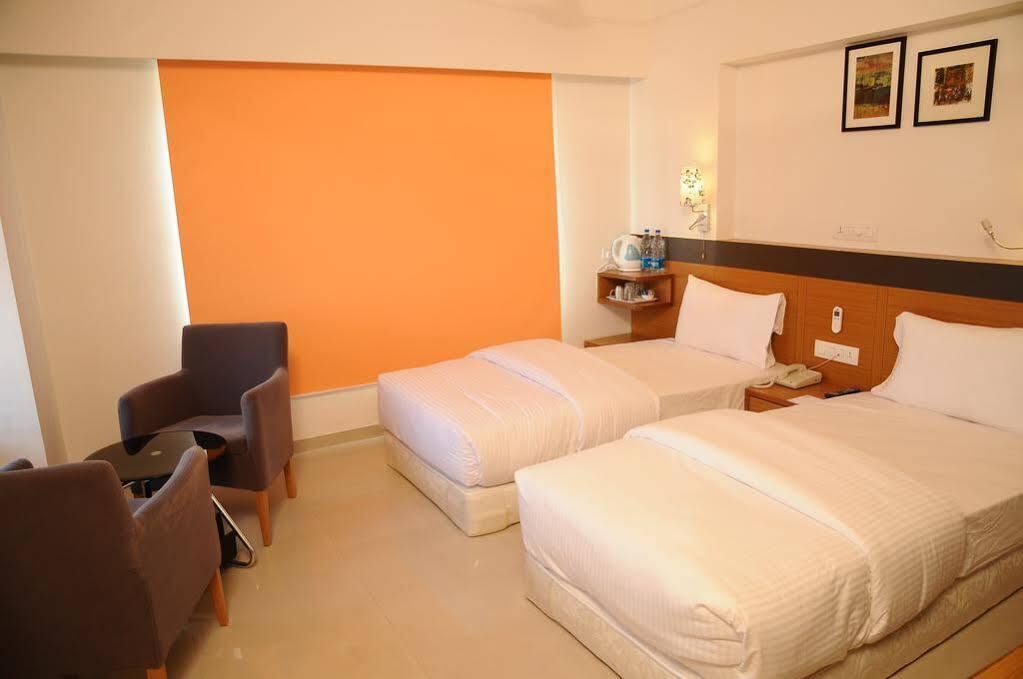 Hi 5 Hotel&Experience Nashik Exterior foto